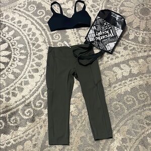 Lululemon Athletica Green Leggings and black brassiere for Active Wear